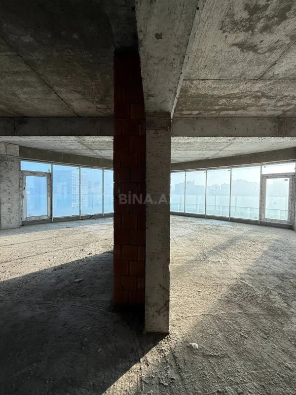 Satılır 4 otaqlı mənzil 248 m²