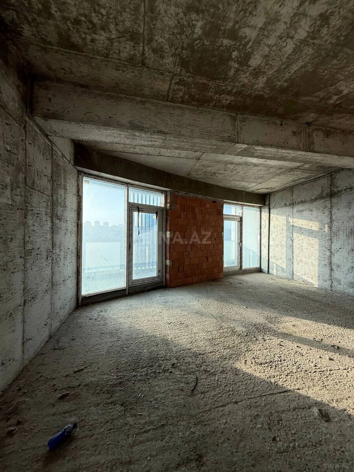 Satılır 4 otaqlı mənzil 248 m²