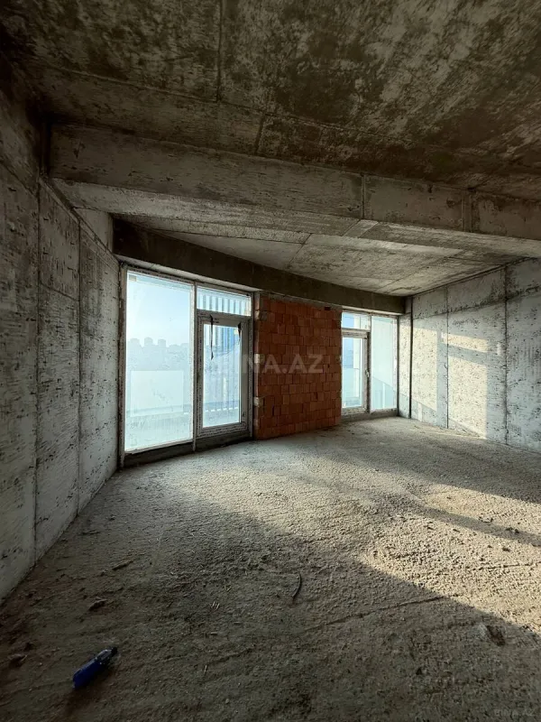 Satılır 4 otaqlı mənzil 248 m²