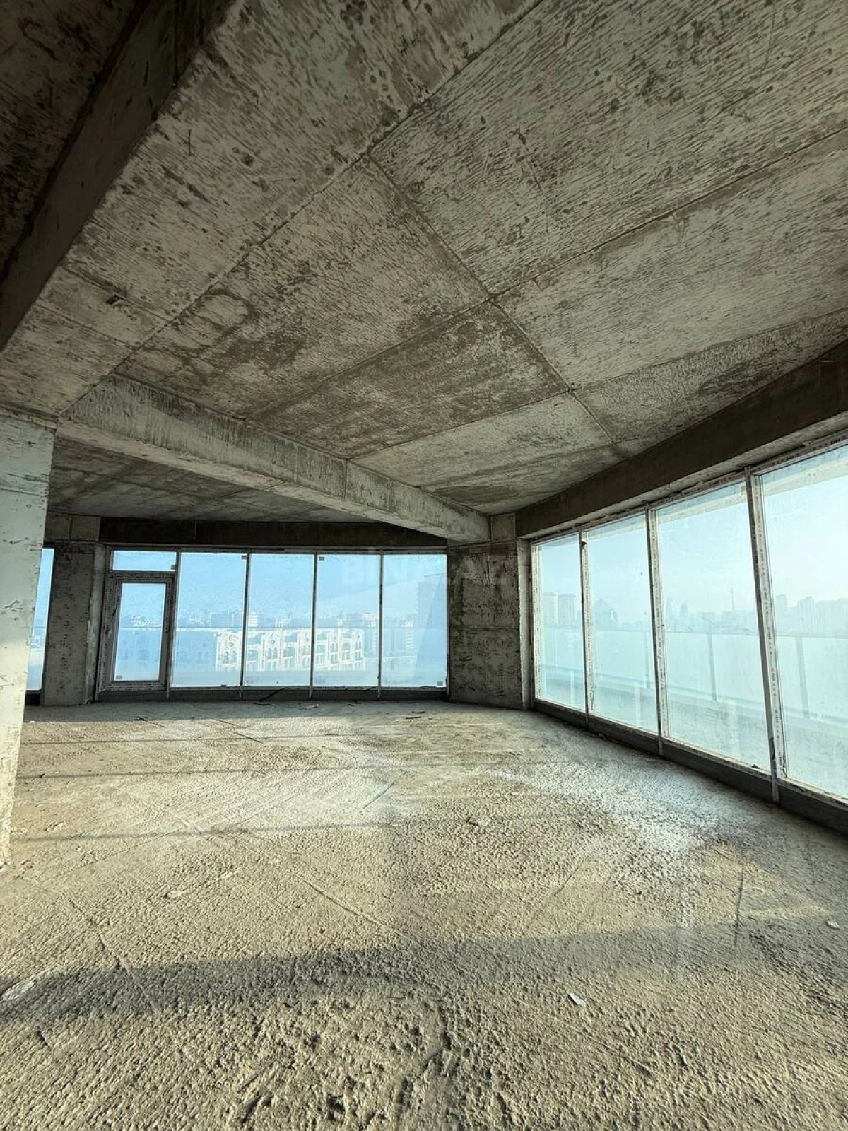 Satılır 4 otaqlı mənzil 248 m²