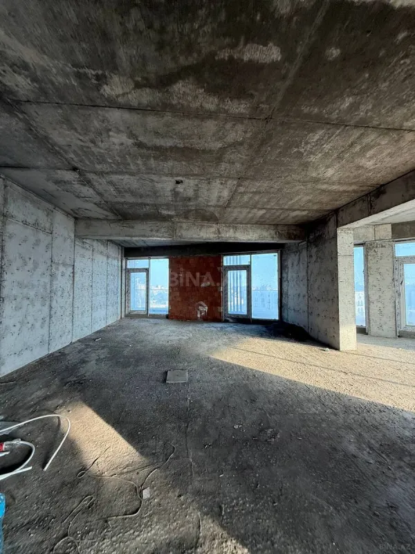 Satılır 4 otaqlı mənzil 248 m²