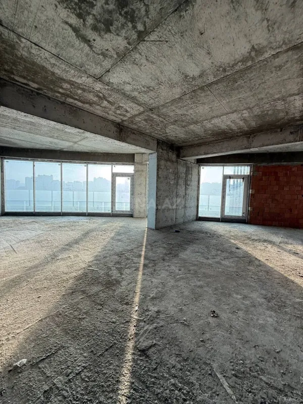 Satılır 4 otaqlı mənzil 248 m²