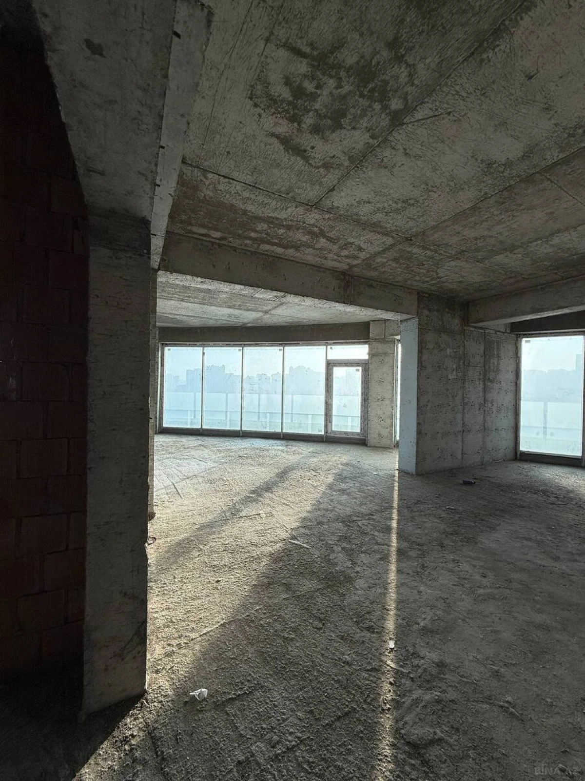 Satılır 4 otaqlı mənzil 248 m²