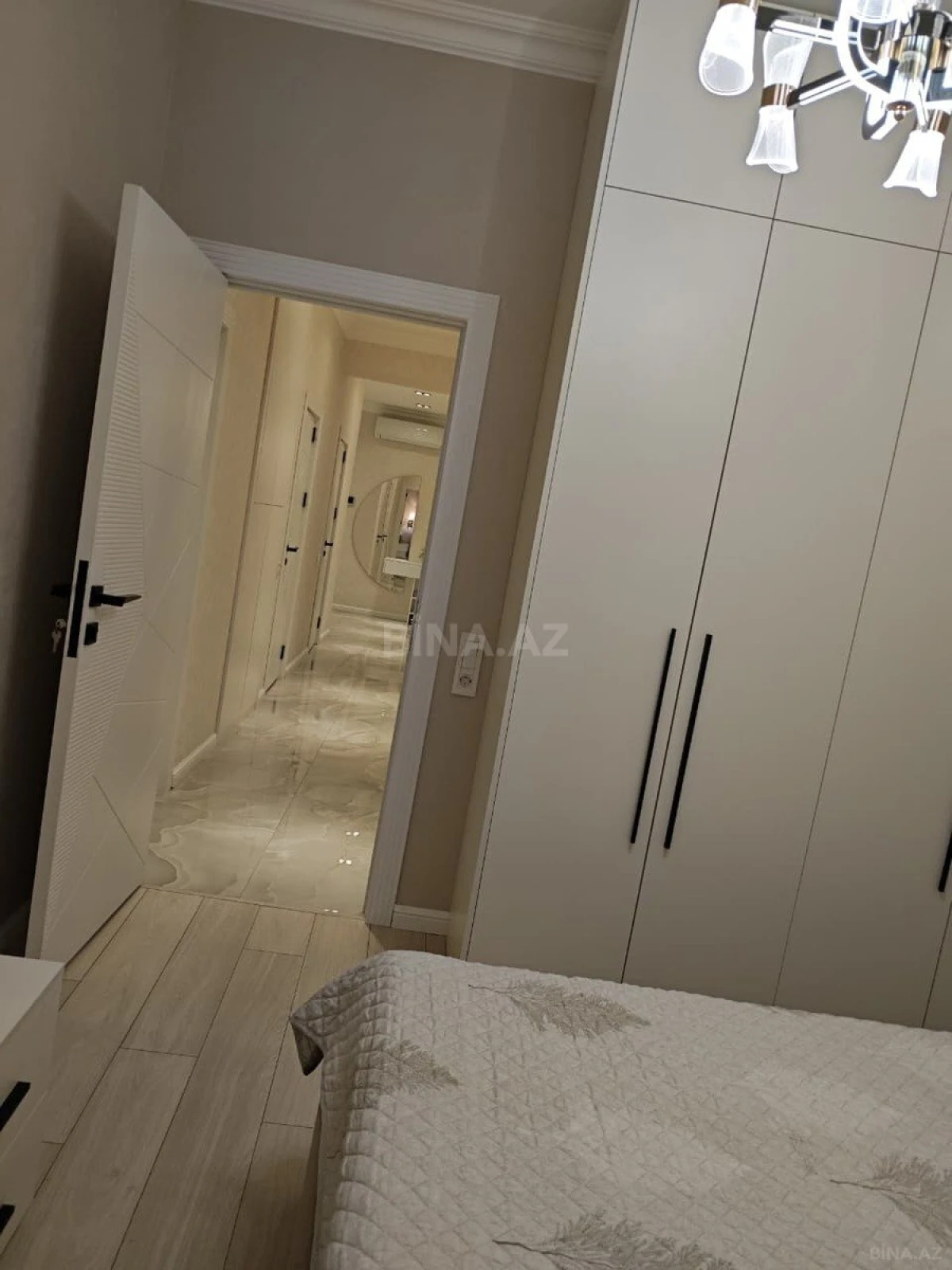 Satılır 4 otaqlı mənzil 124 m²