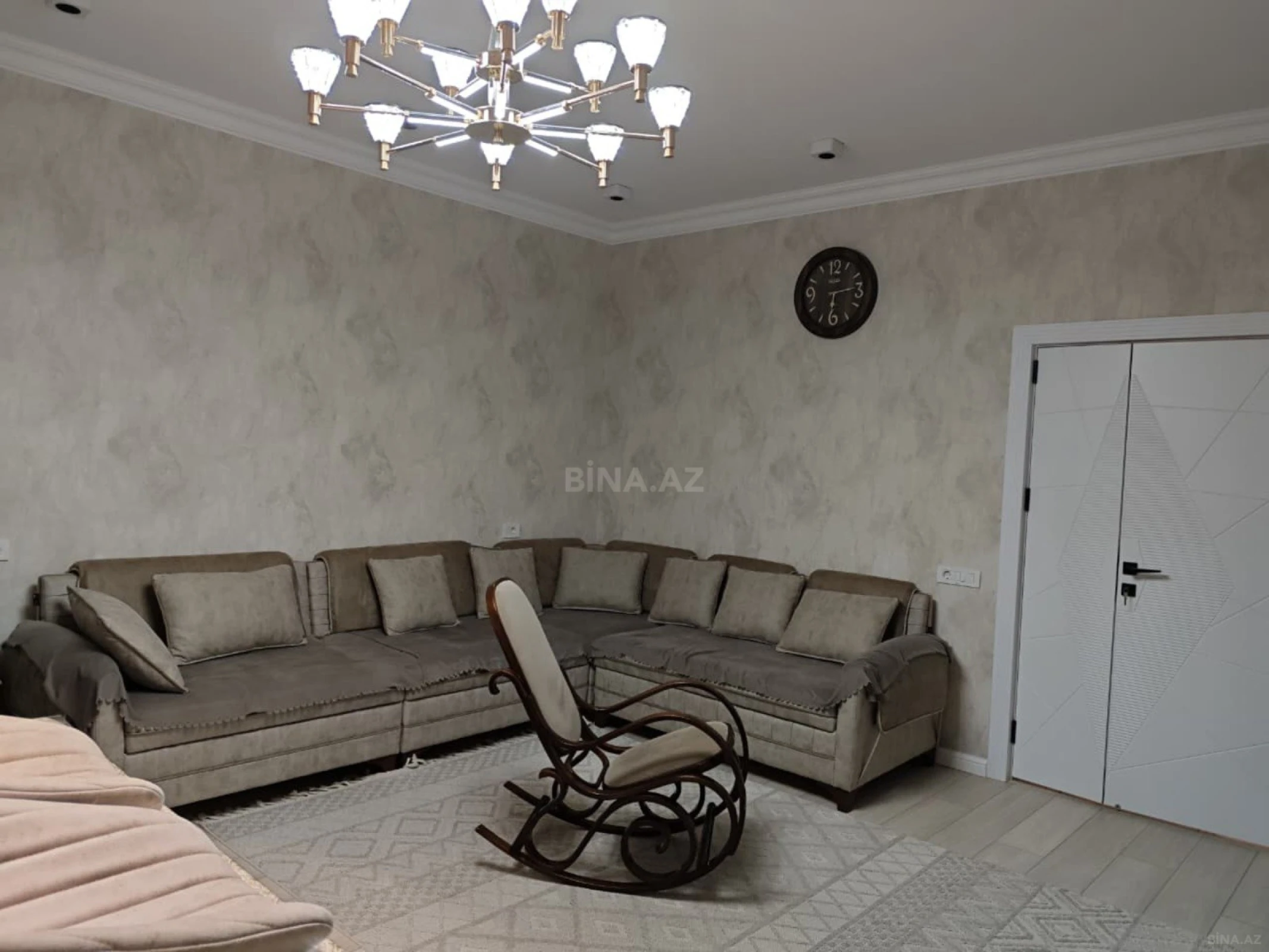 Satılır 4 otaqlı mənzil 124 m²