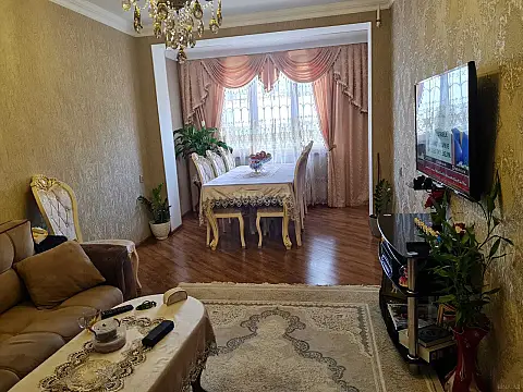 Satılır 4 otaqlı mənzil 100 m²