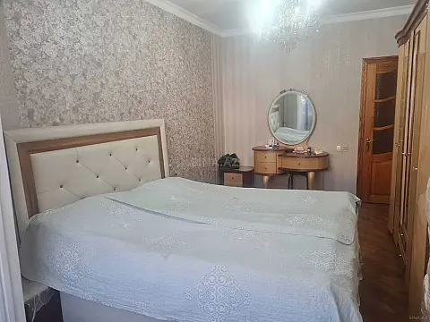 Satılır 4 otaqlı mənzil 100 m²