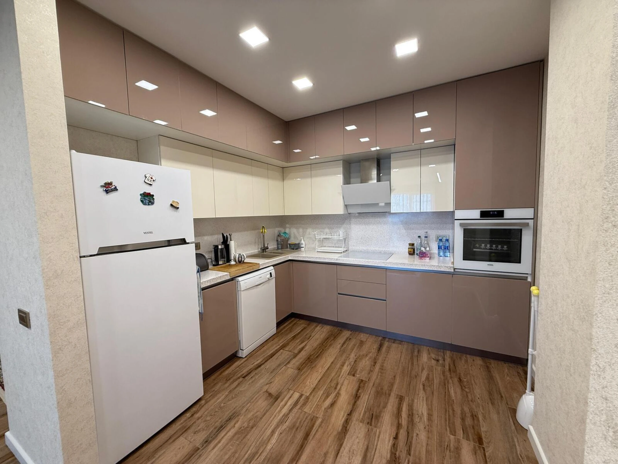 Satılır 2 otaqlı mənzil 90 m²