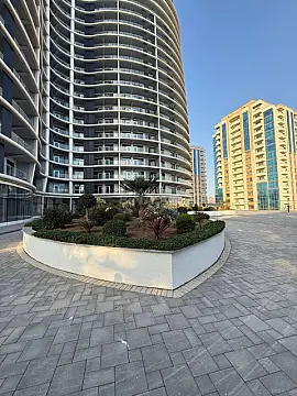 Satılır 4 otaqlı mənzil 257 m²