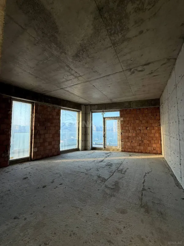 Satılır 4 otaqlı mənzil 257 m²