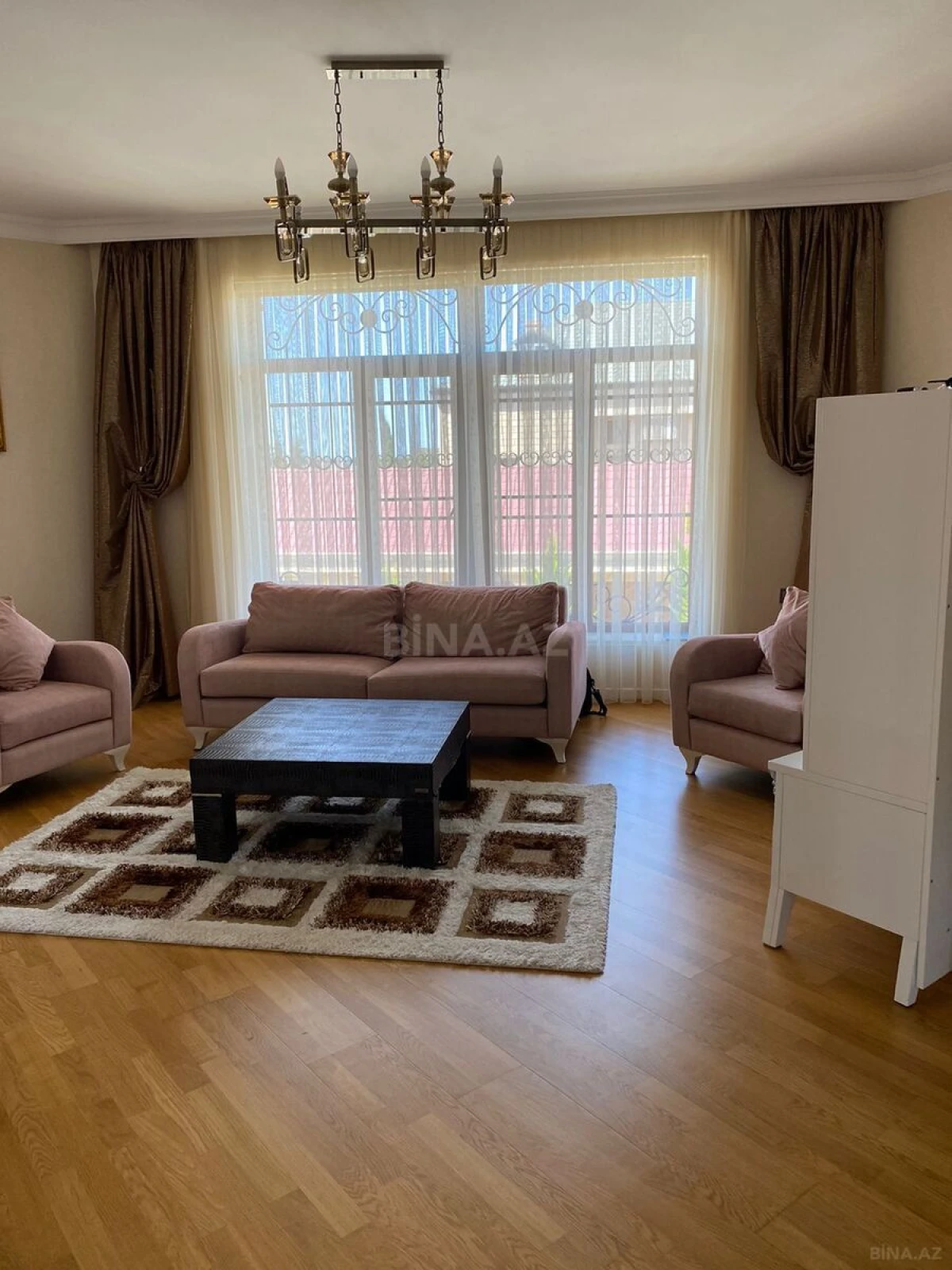 Kirayə verilir 6 otaqlı həyət evi 400 m²