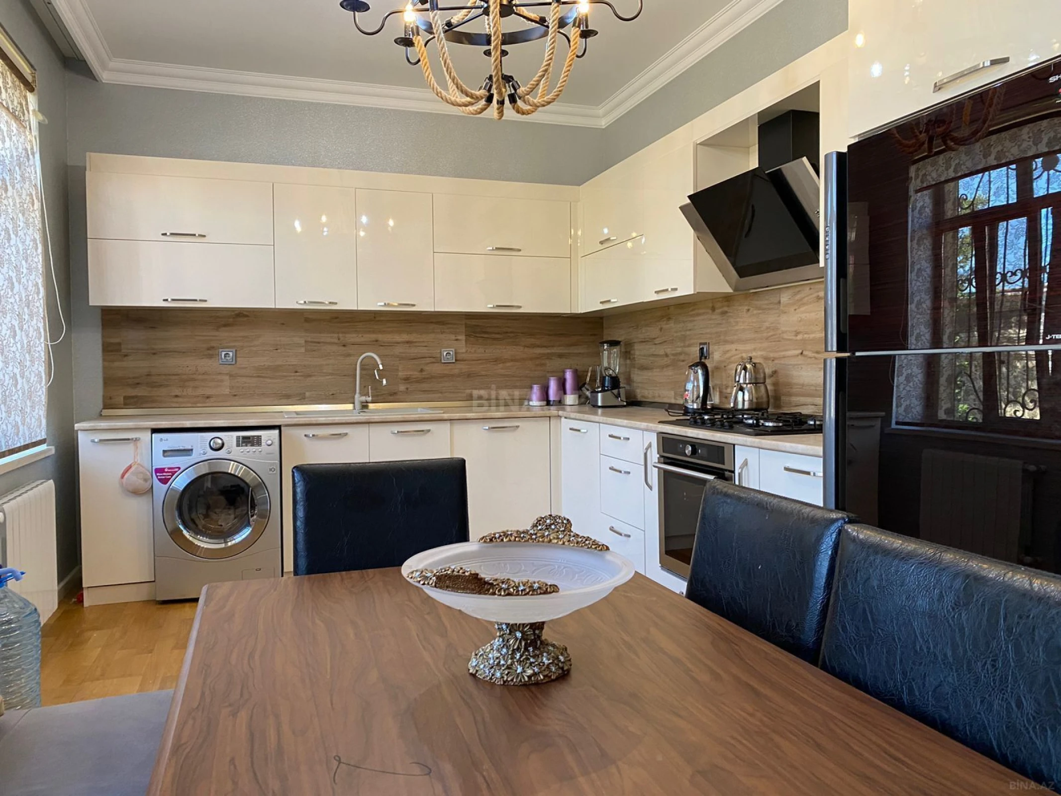 Kirayə verilir 6 otaqlı həyət evi 400 m²