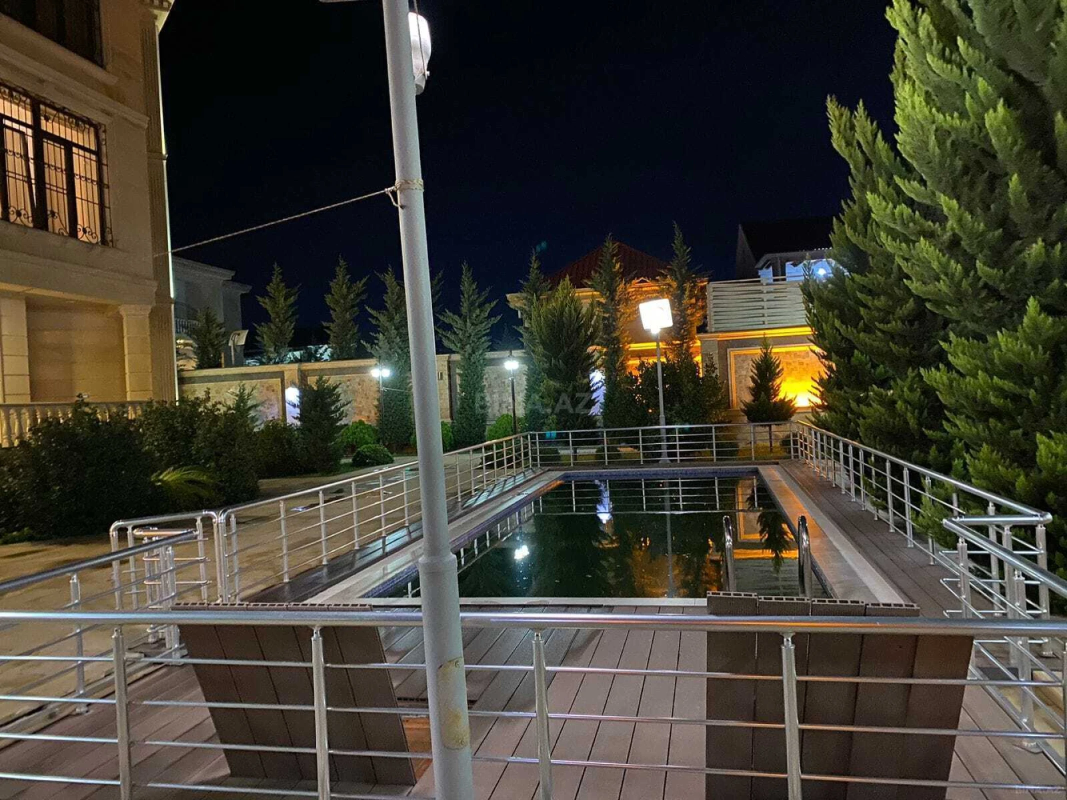 Kirayə verilir 6 otaqlı həyət evi 400 m²