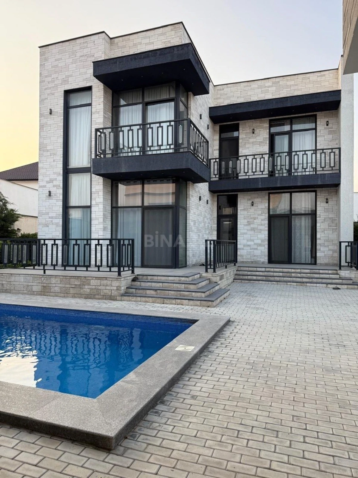 Kirayə verilir 4 otaqlı həyət evi 340 m²