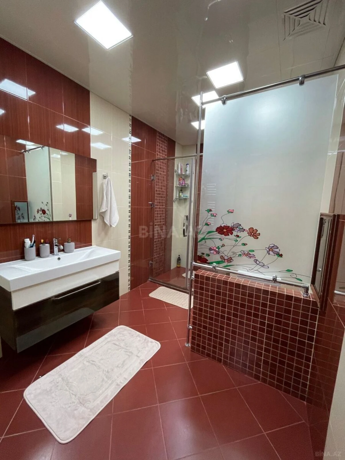 Satılır 4 otaqlı mənzil 230 m²