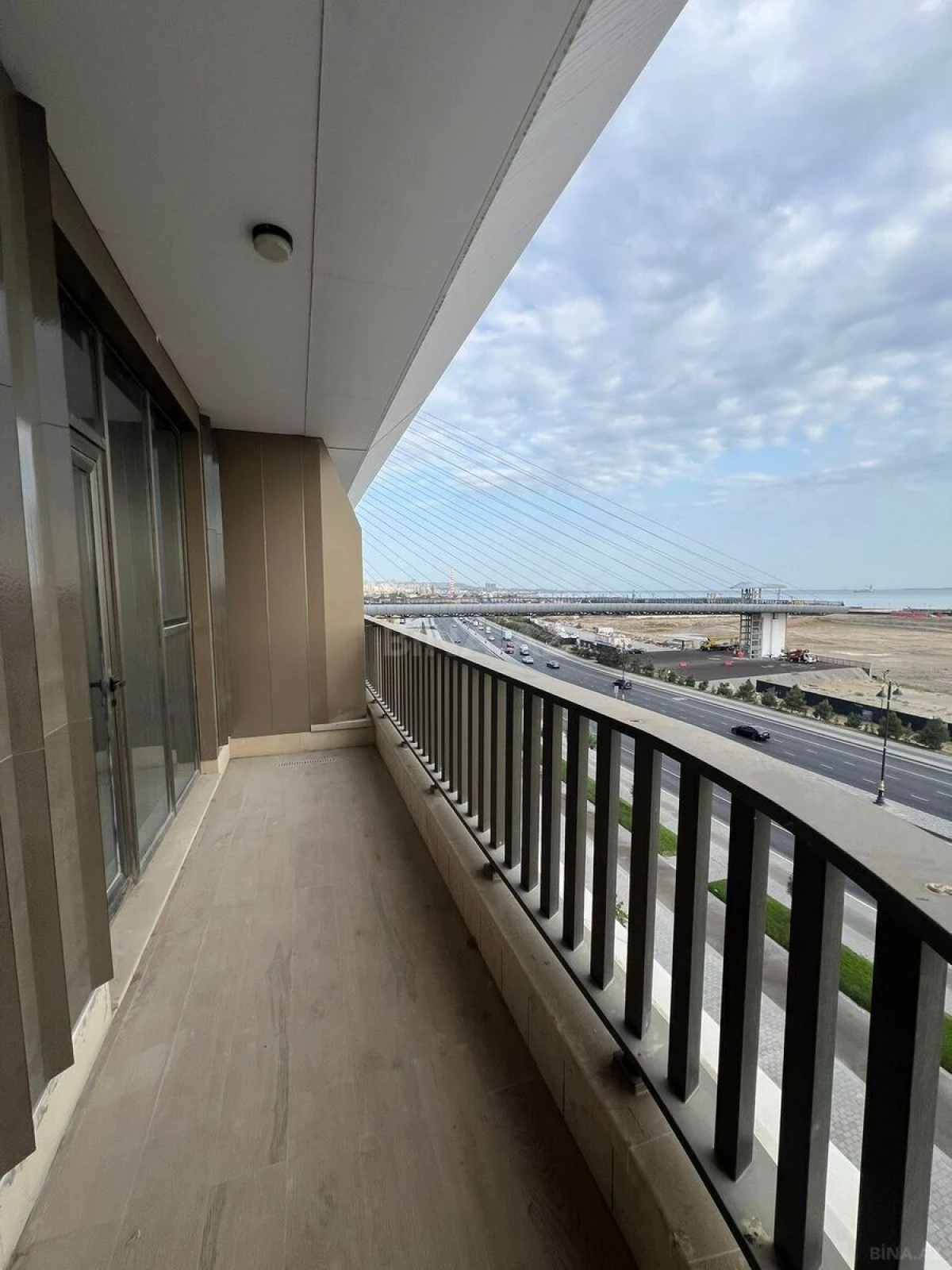 Satılır 3 otaqlı mənzil 145 m²