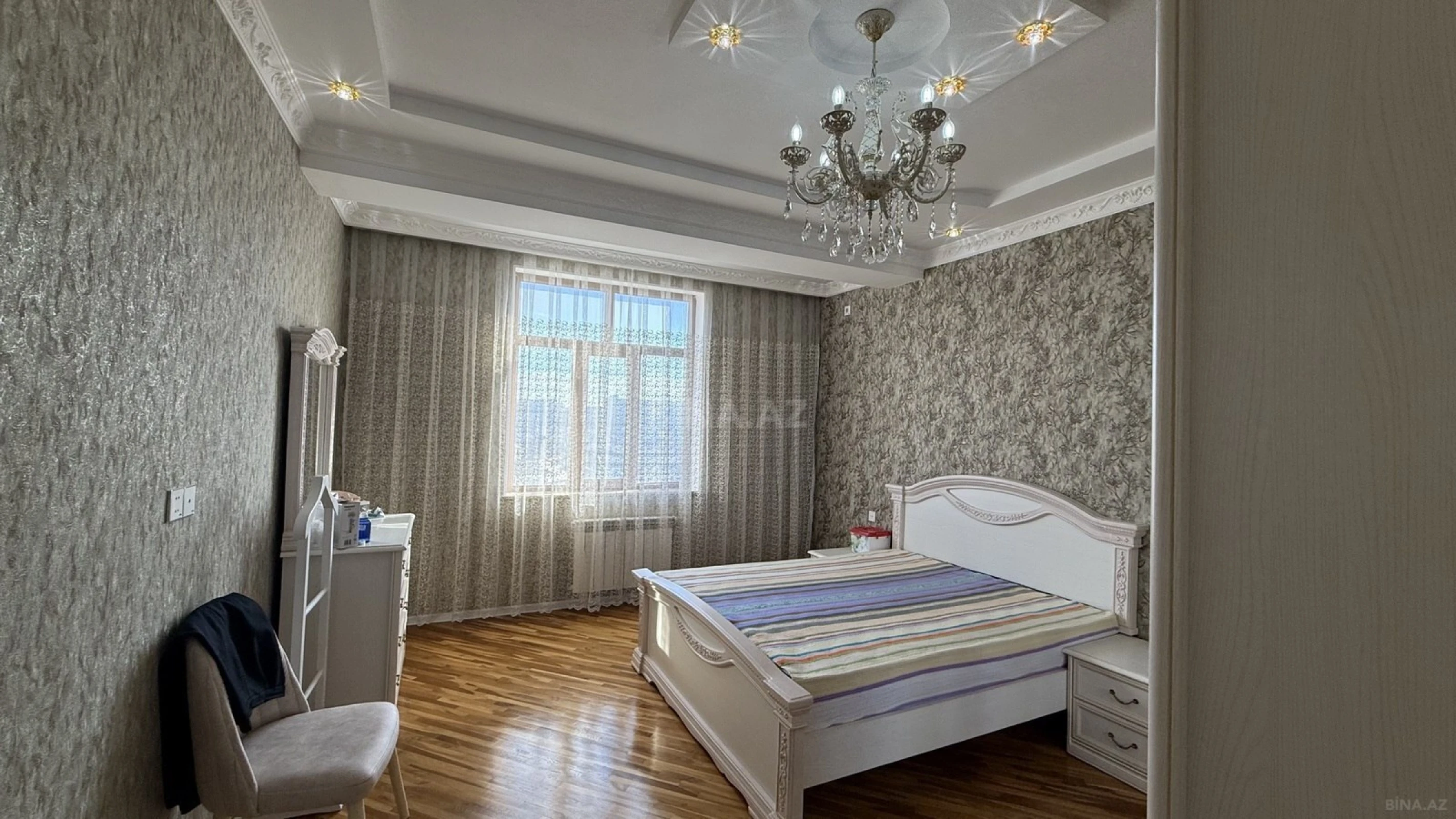Satılır 3 otaqlı mənzil 115 m²