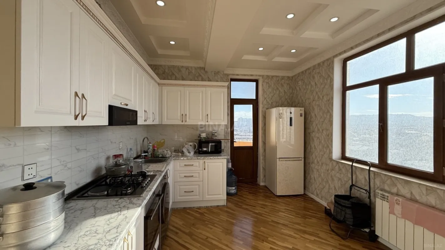 Satılır 3 otaqlı mənzil 115 m²