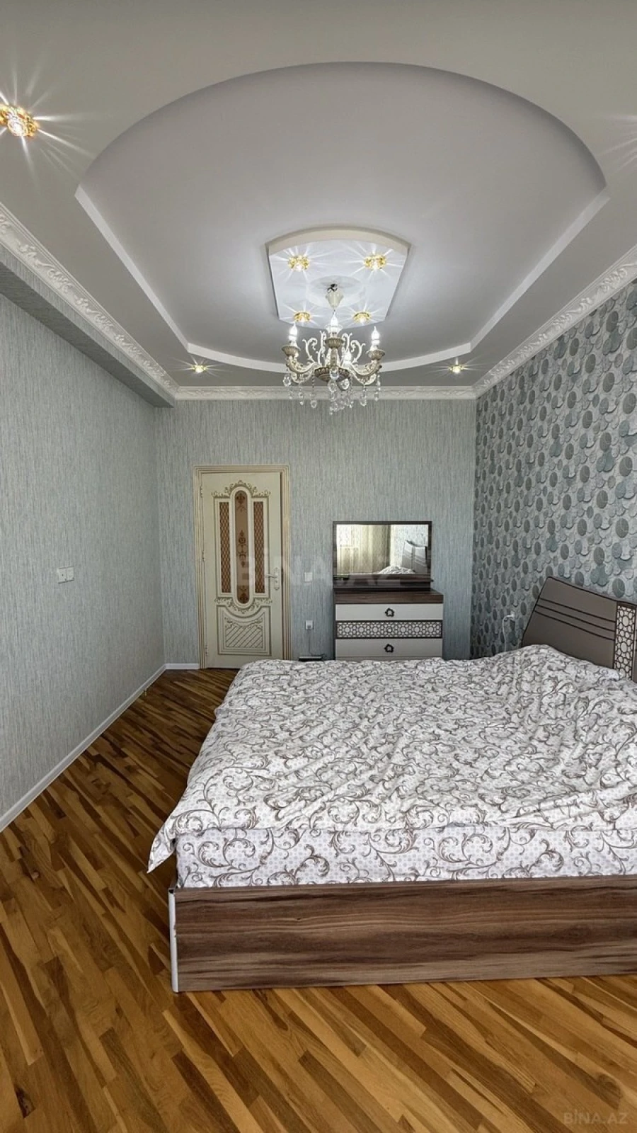Satılır 3 otaqlı mənzil 115 m²