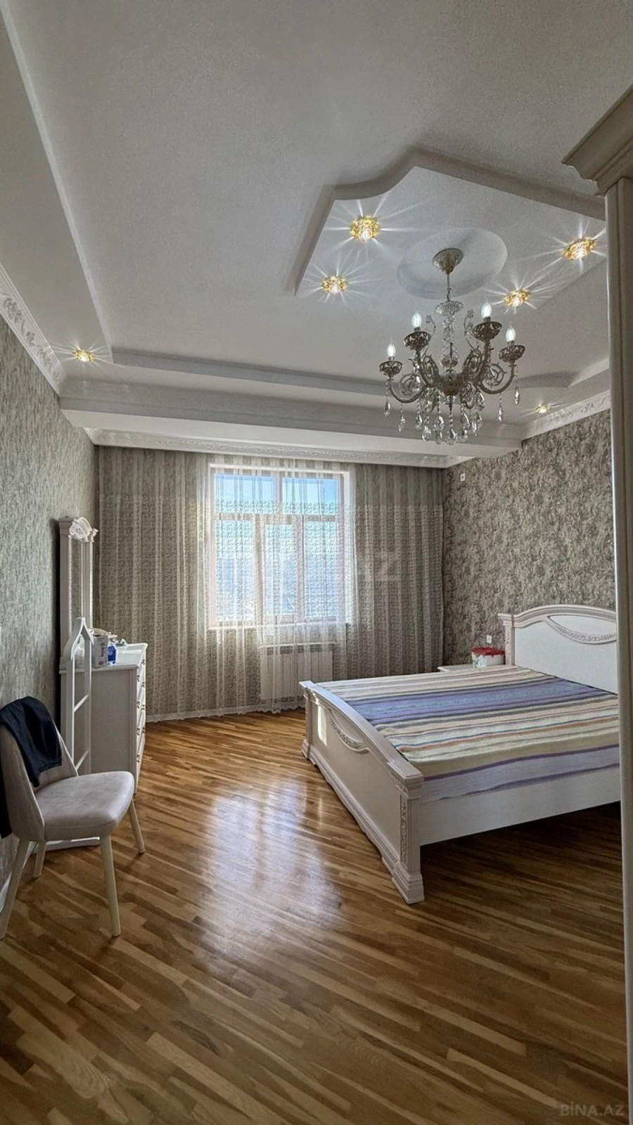 Satılır 3 otaqlı mənzil 115 m²