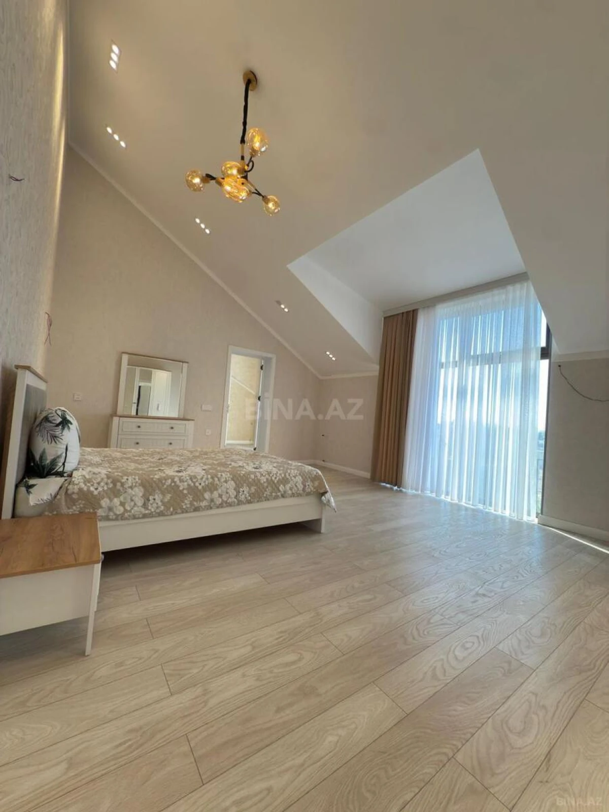 Kirayə verilir 4 otaqlı həyət evi 200 m²