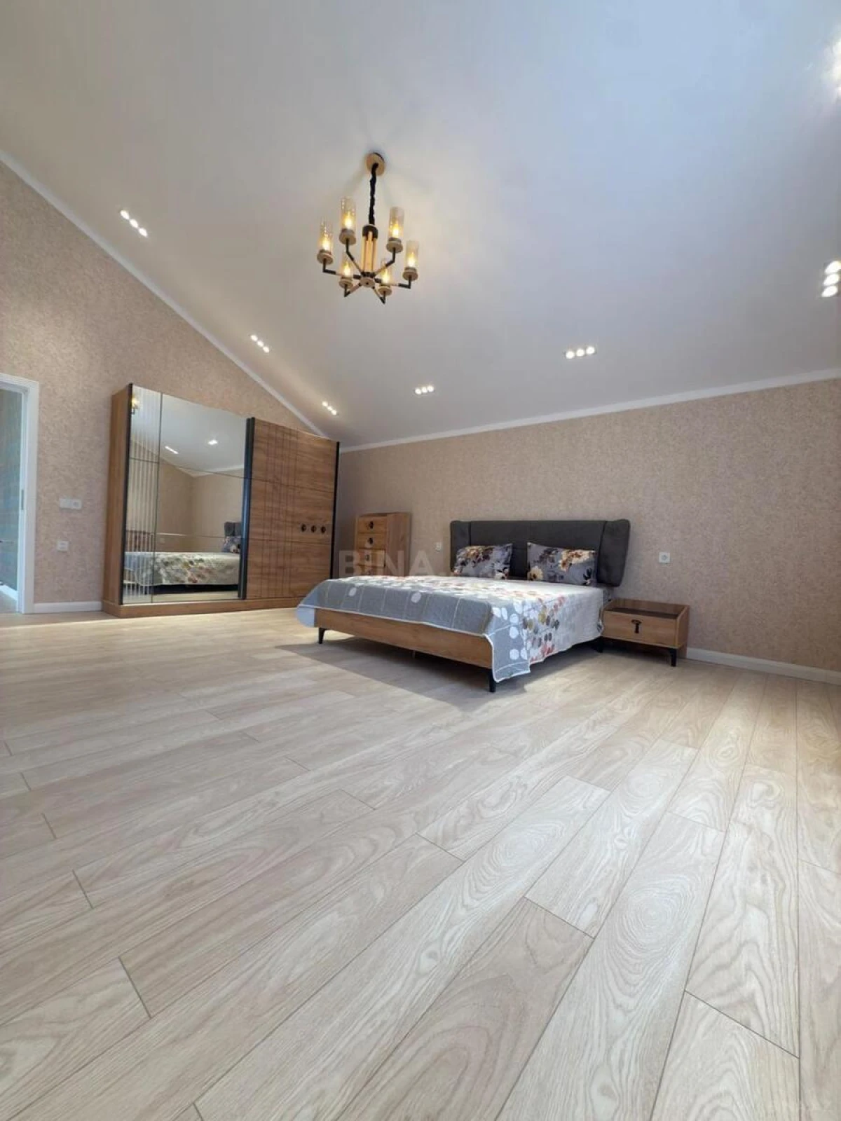 Kirayə verilir 4 otaqlı həyət evi 200 m²