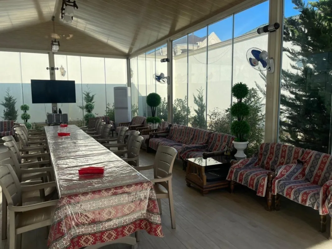 Kirayə verilir 7 otaqlı həyət evi 600 m²