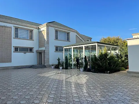 Kirayə verilir 7 otaqlı həyət evi 600 m²