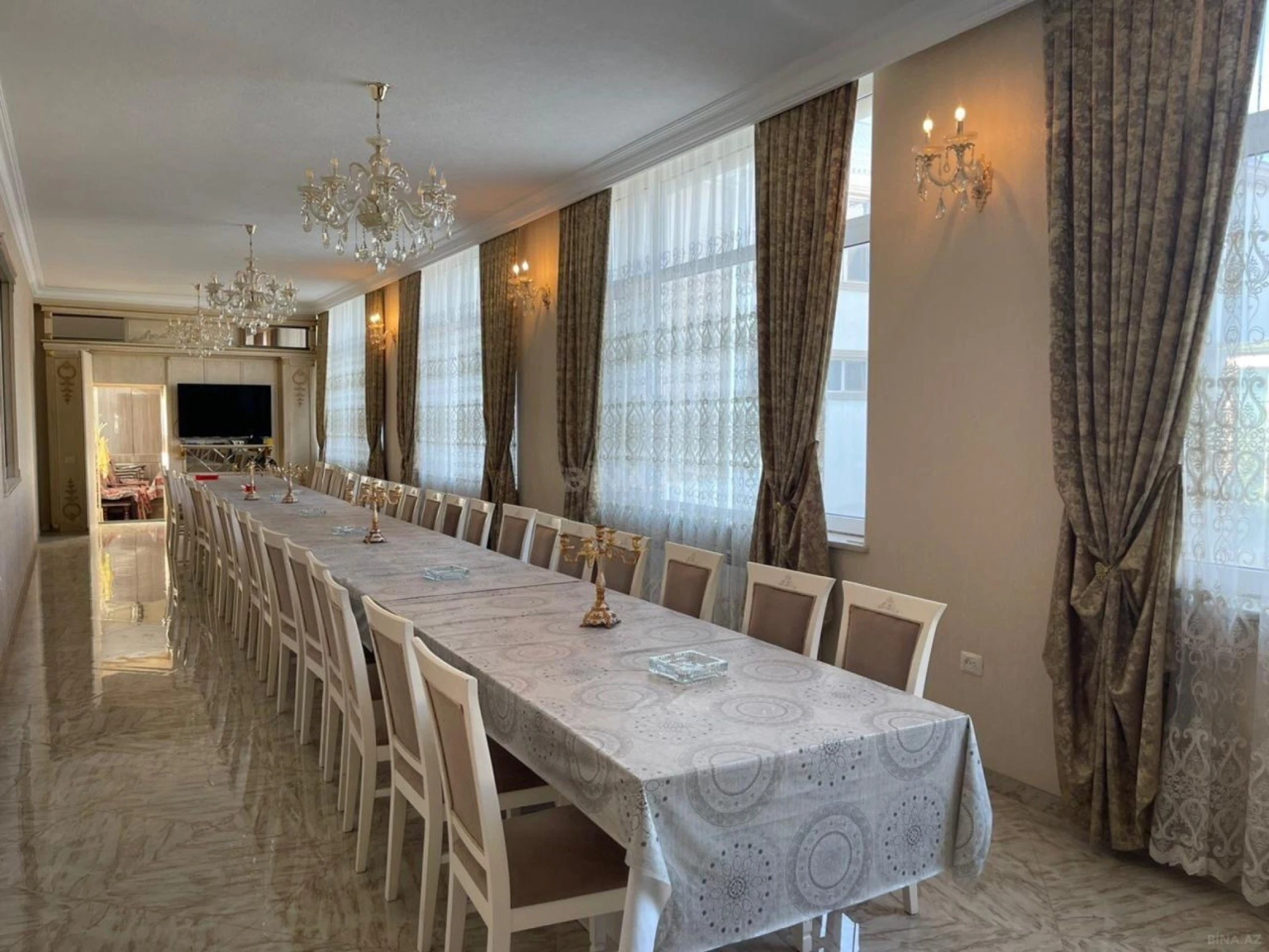 Kirayə verilir 7 otaqlı həyət evi 600 m²