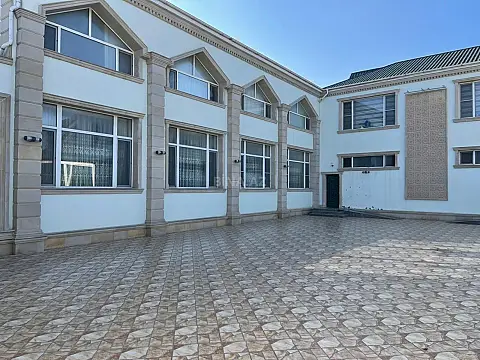 Kirayə verilir 7 otaqlı həyət evi 600 m²