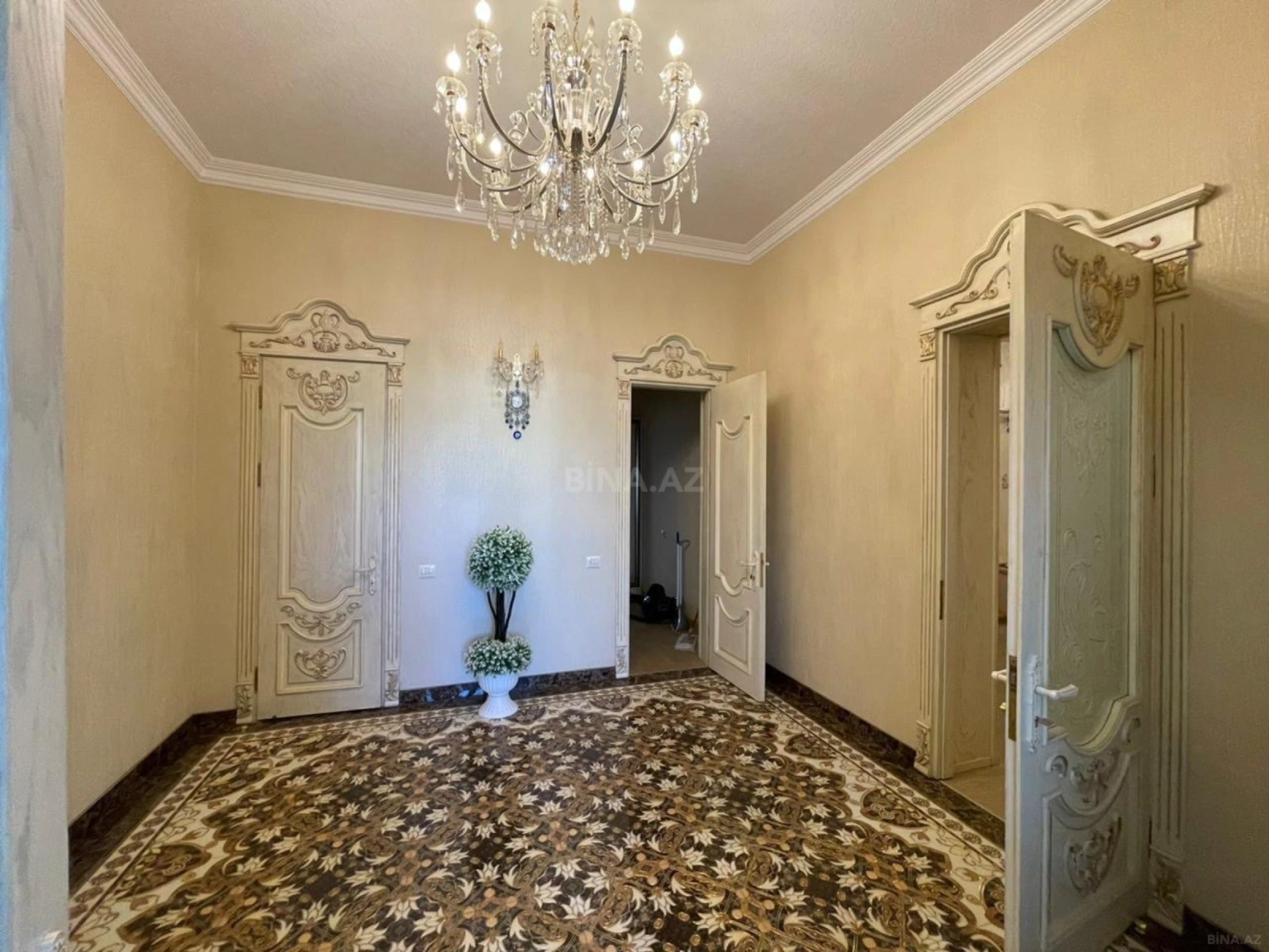 Kirayə verilir 7 otaqlı həyət evi 600 m²