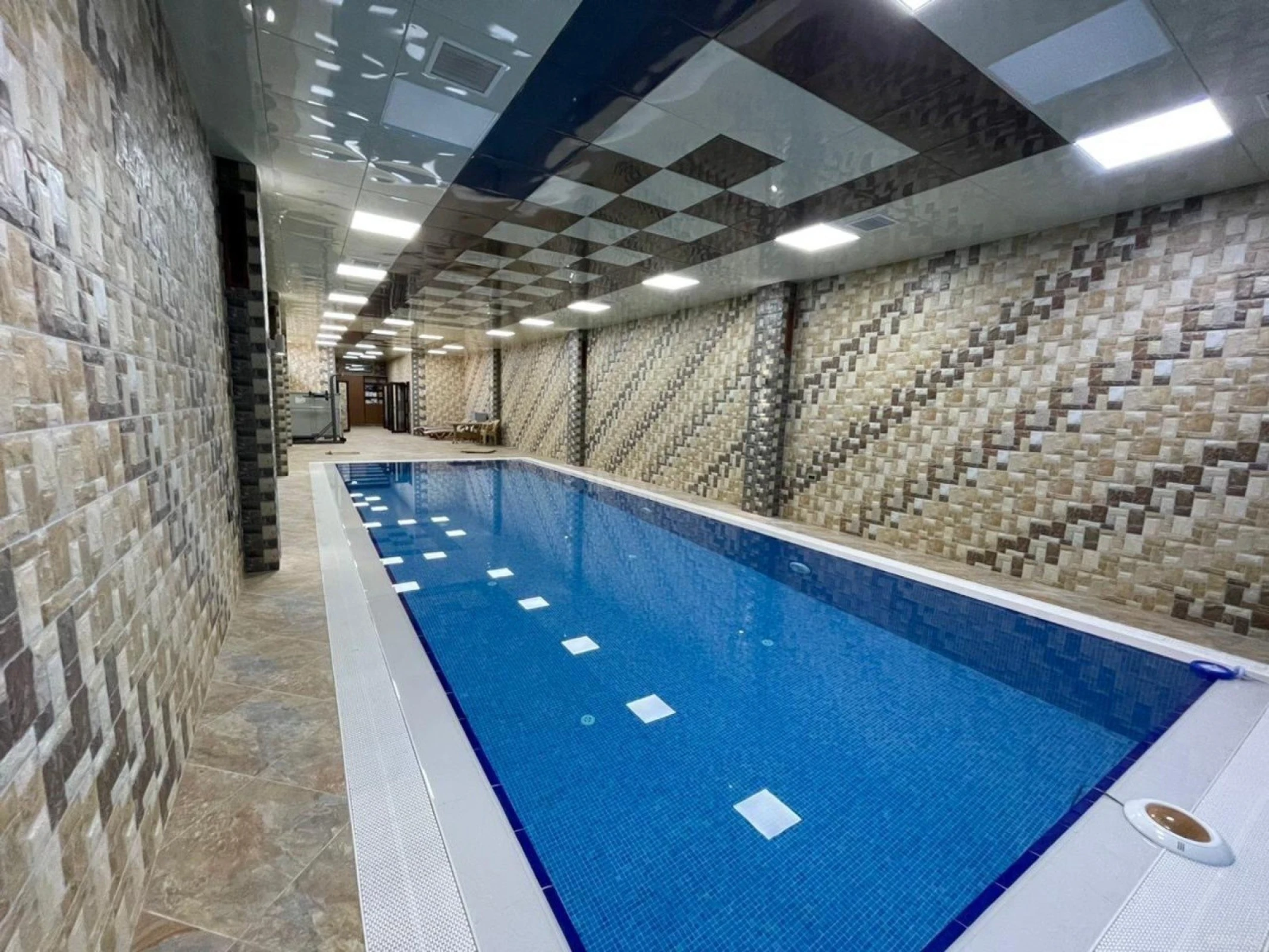 Kirayə verilir 7 otaqlı həyət evi 600 m²