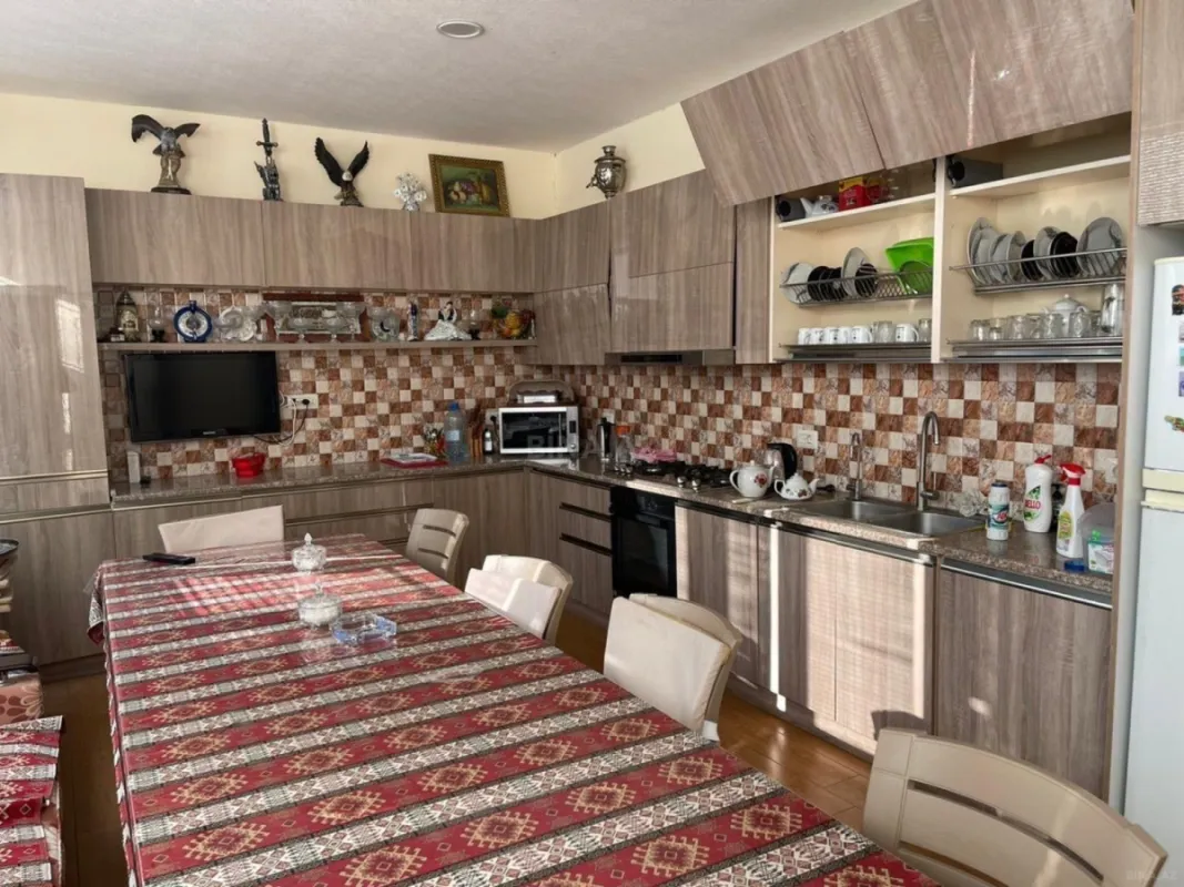 Kirayə verilir 7 otaqlı həyət evi 600 m²