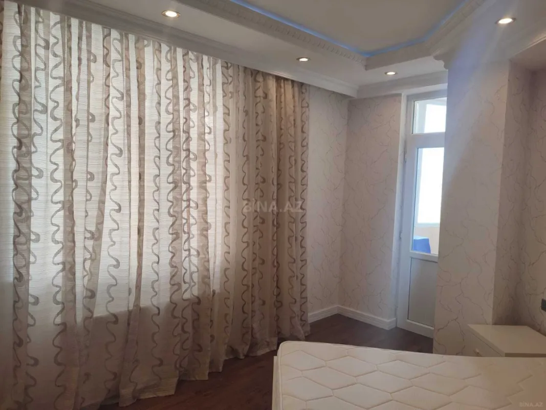 Satılır 3 otaqlı mənzil 112 m²