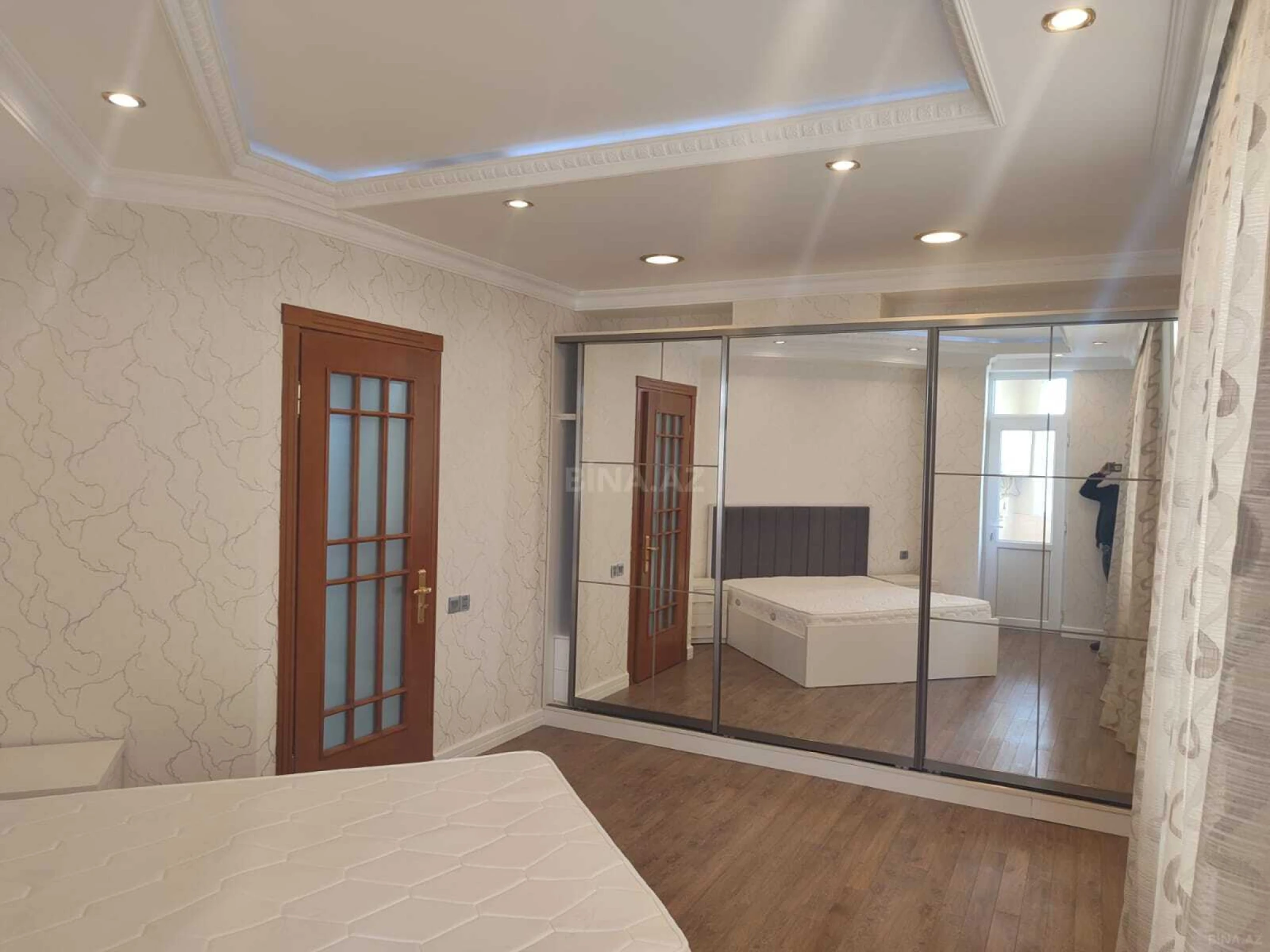 Satılır 3 otaqlı mənzil 112 m²