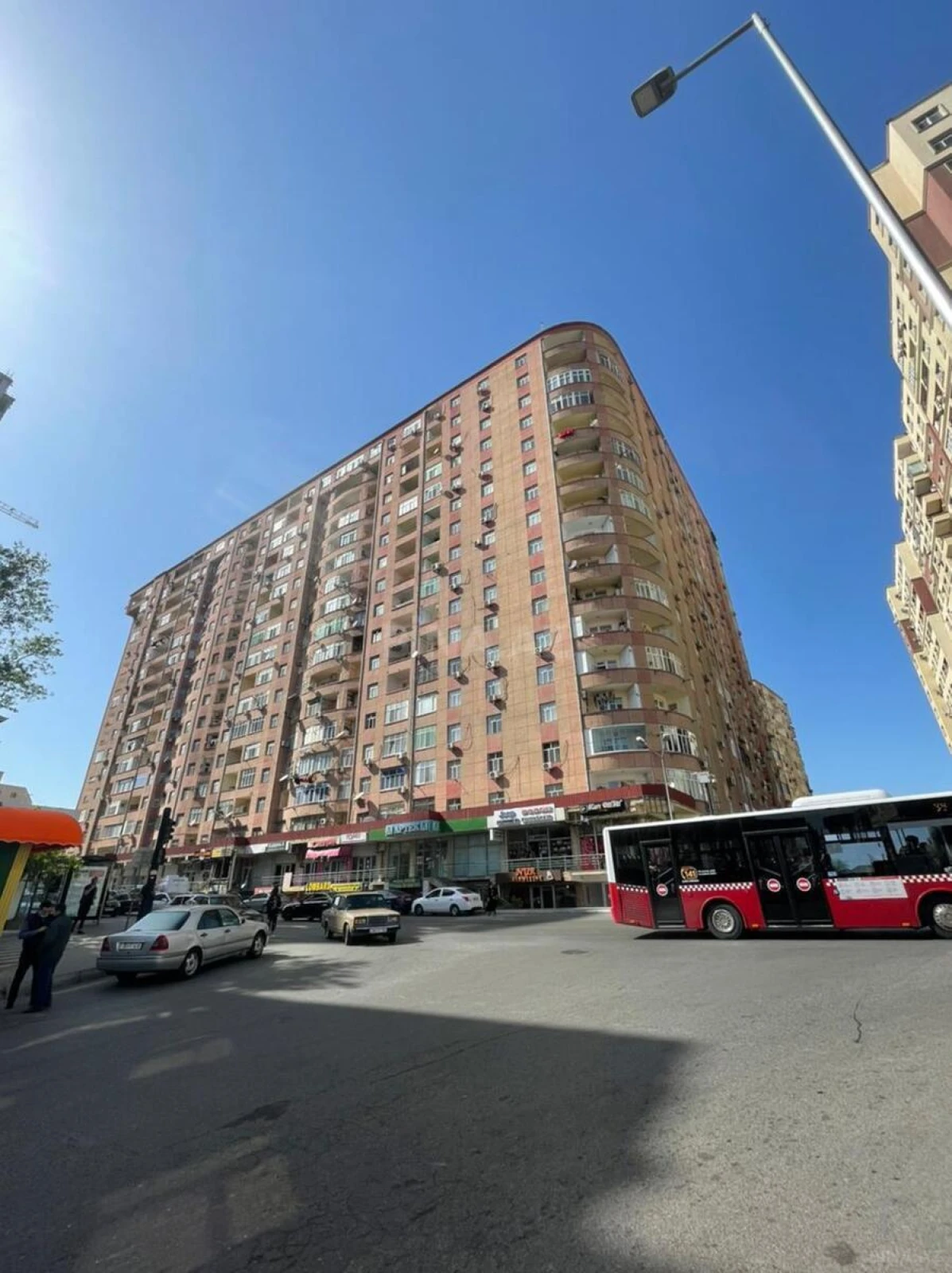 Satılır 3 otaqlı mənzil 112 m²