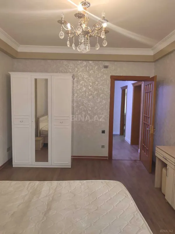 Satılır 3 otaqlı mənzil 112 m²