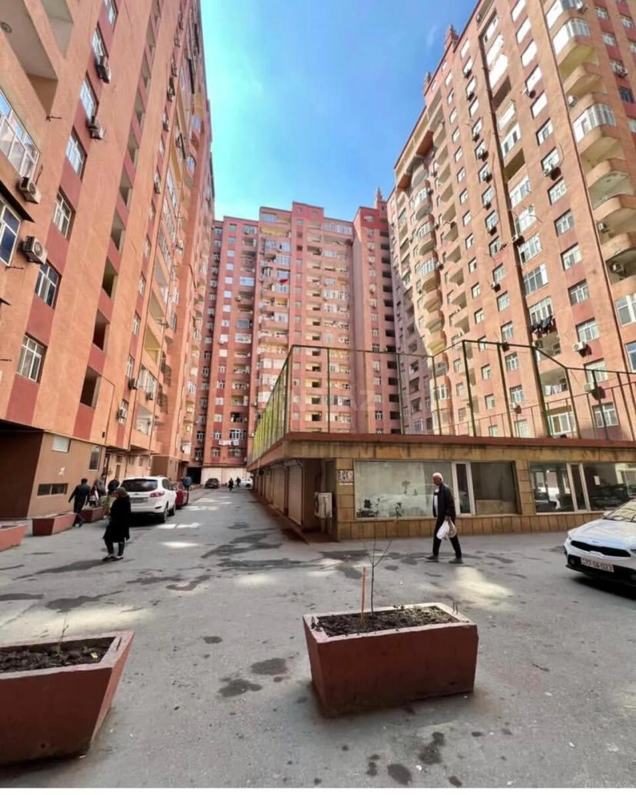 Satılır 3 otaqlı mənzil 112 m²