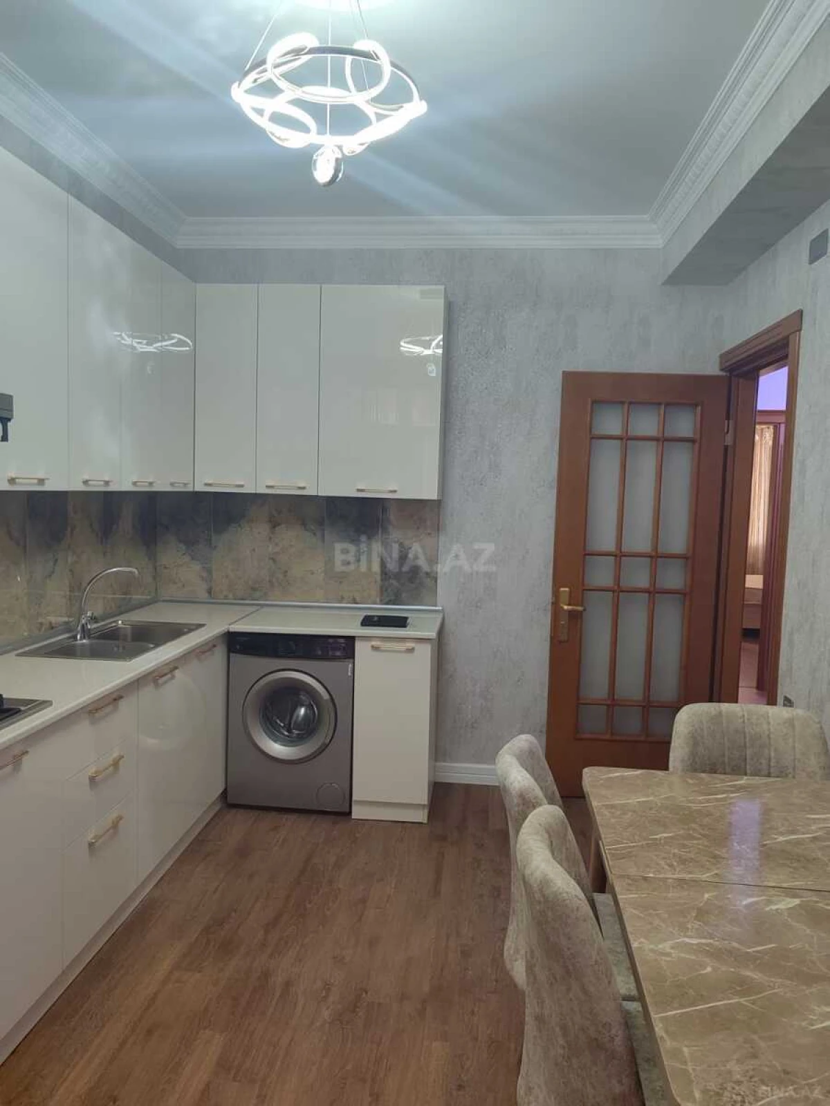 Satılır 3 otaqlı mənzil 112 m²