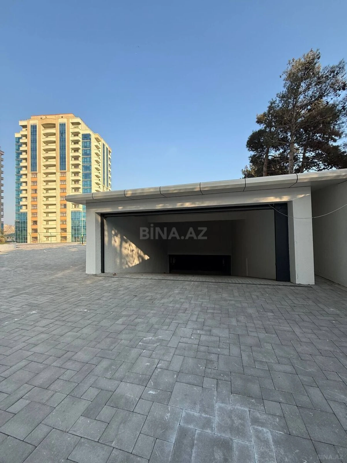 Satılır 3 otaqlı mənzil 172 m²