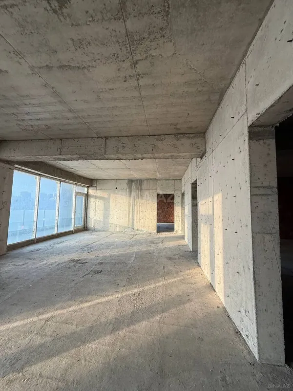 Satılır 3 otaqlı mənzil 172 m²