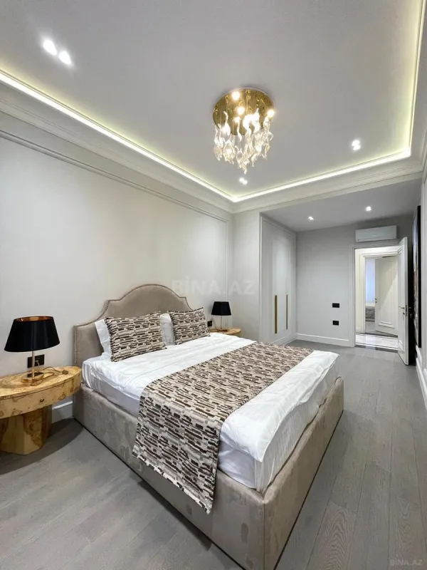 Satılır 4 otaqlı mənzil 140 m²