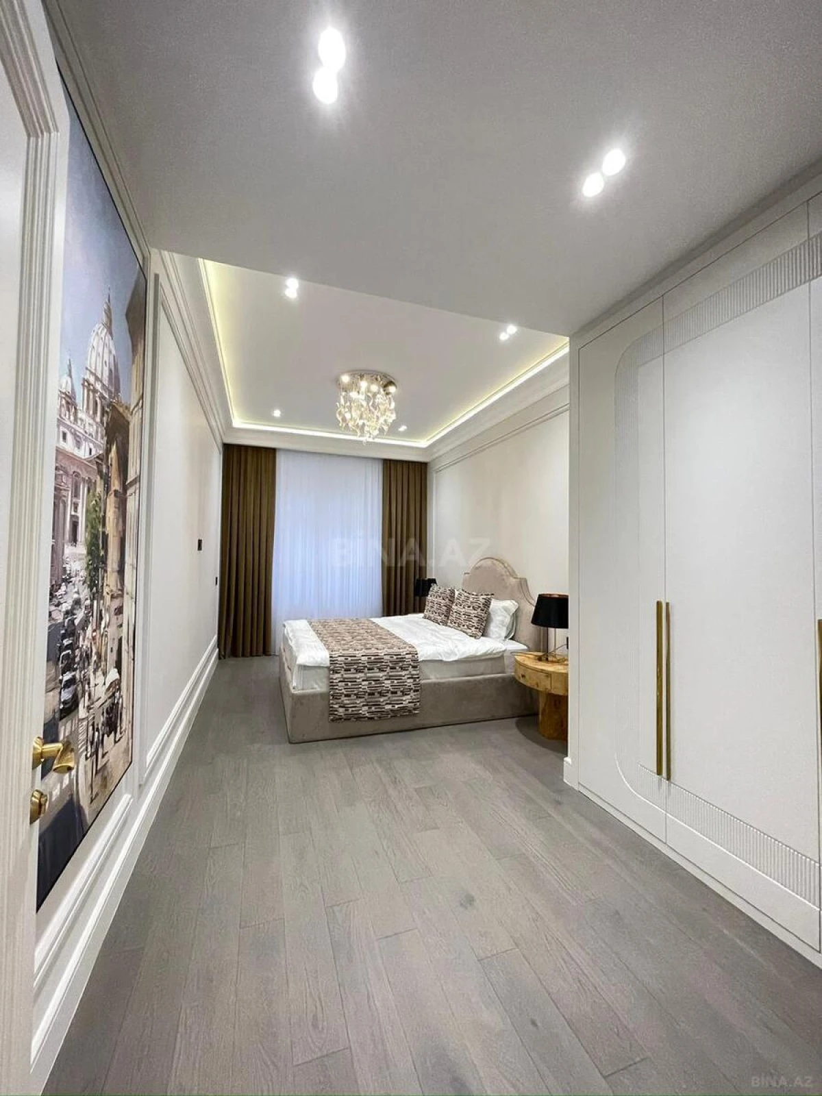 Satılır 4 otaqlı mənzil 140 m²