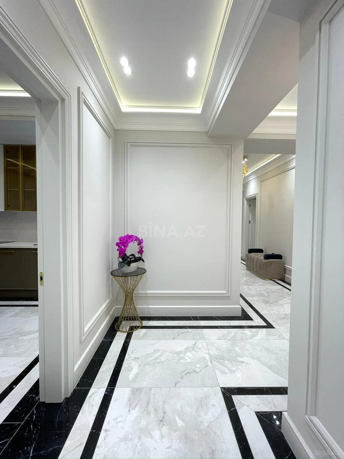 Satılır 4 otaqlı mənzil 140 m²