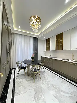 Satılır 4 otaqlı mənzil 140 m²