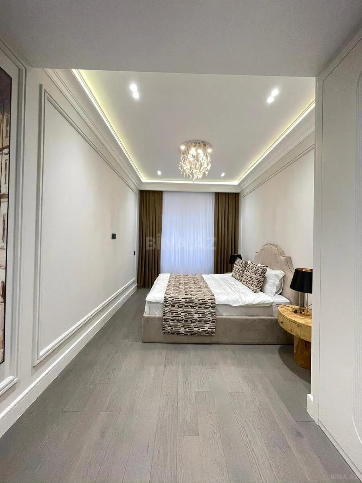 Satılır 4 otaqlı mənzil 140 m²