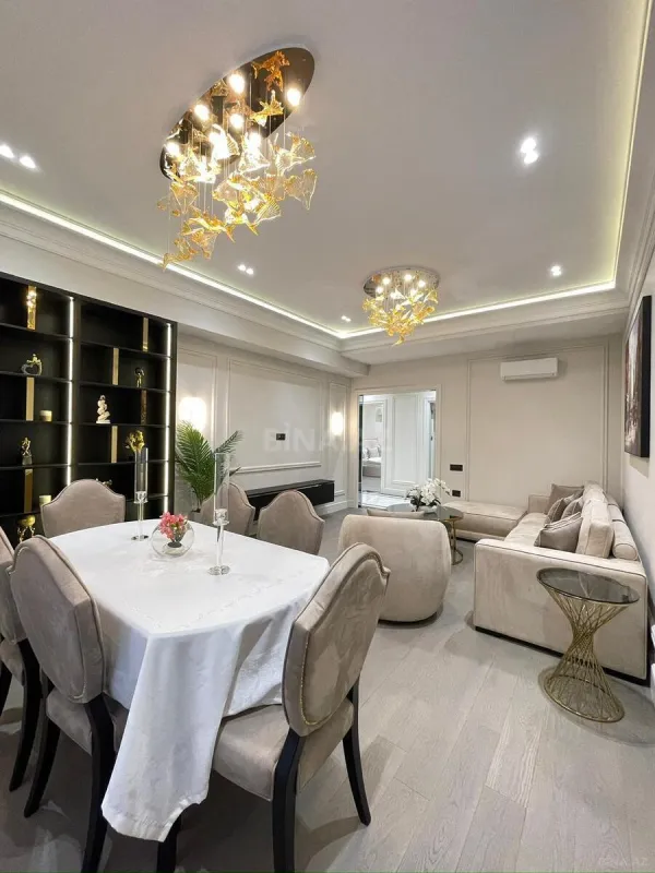 Satılır 4 otaqlı mənzil 140 m²