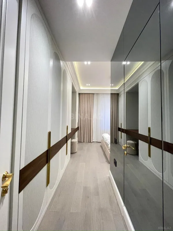 Satılır 4 otaqlı mənzil 140 m²