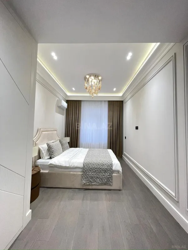 Satılır 4 otaqlı mənzil 140 m²