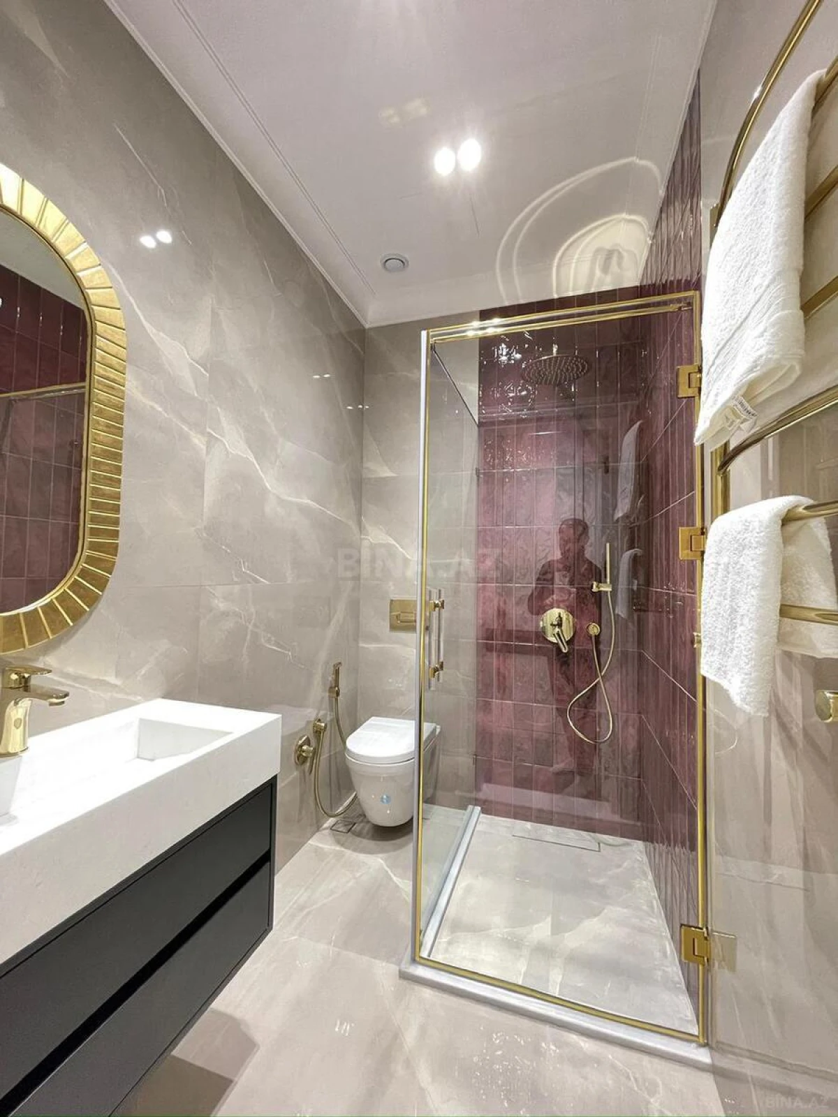 Satılır 4 otaqlı mənzil 140 m²